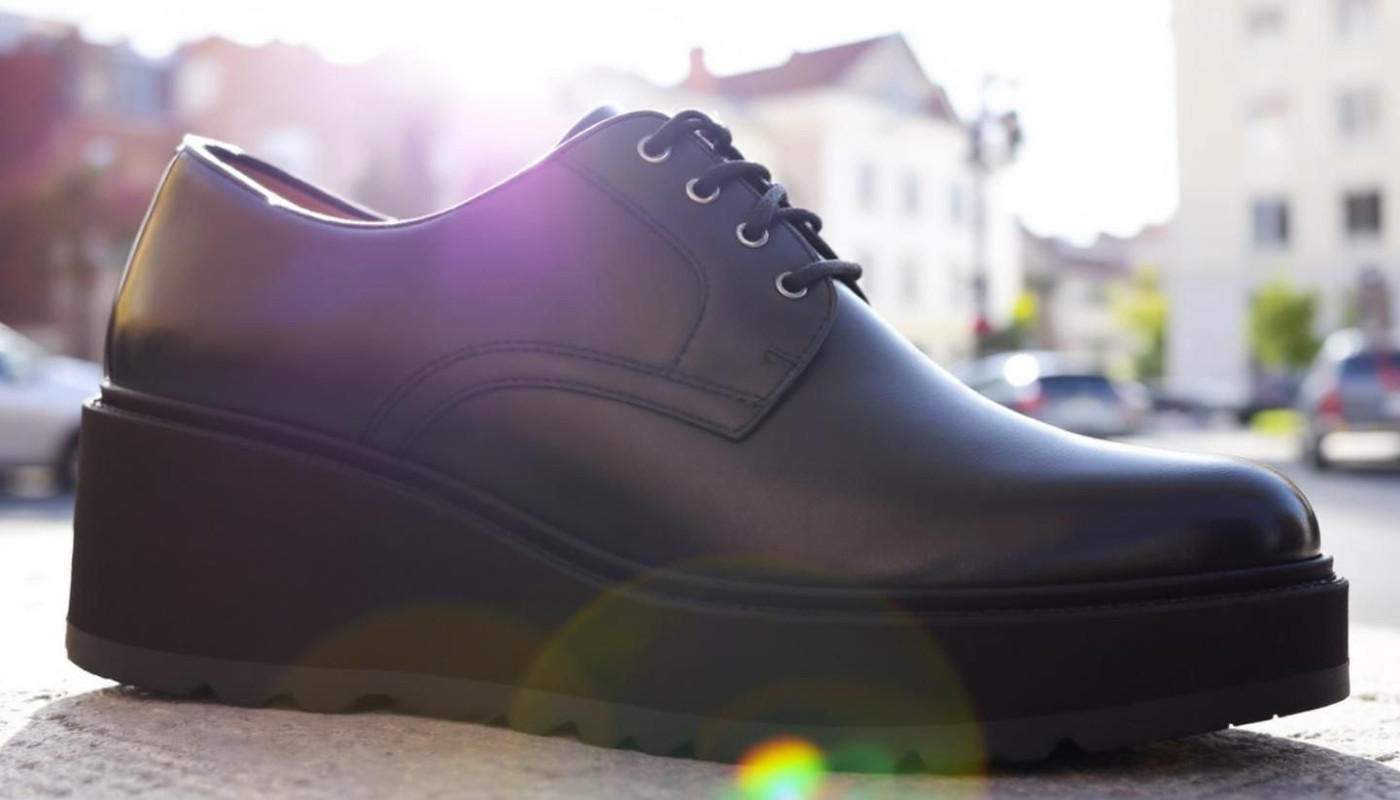 Vari - Come le scarpe con rialzo interno possono trasformare la tua presenza?